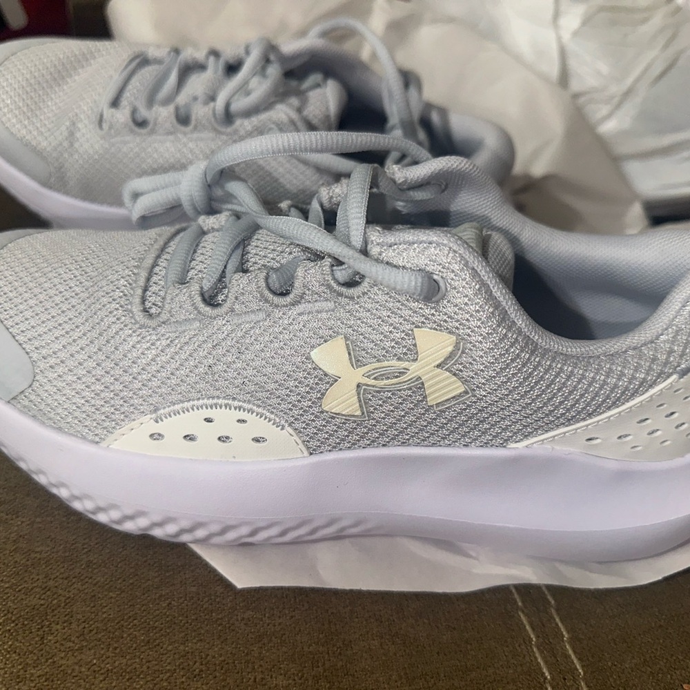 Under Armour Kids' size 5Y Surge 4 shoes. NWOT